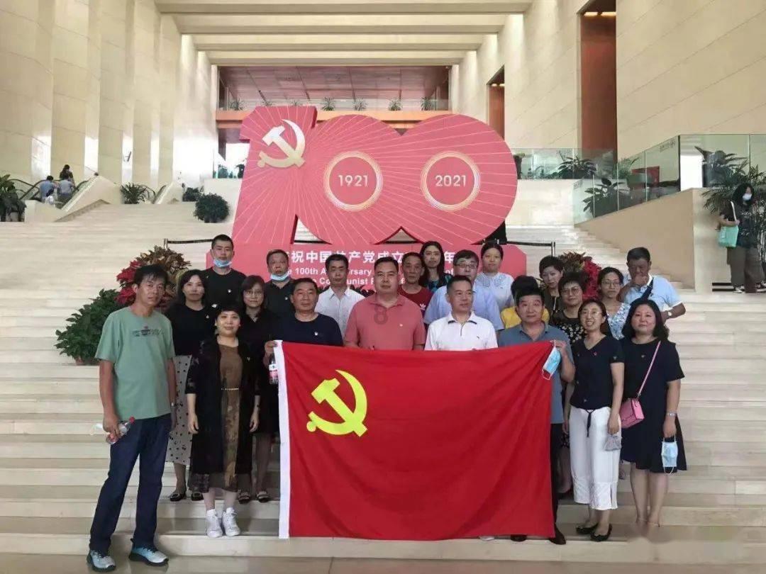 人民战塑,你我同行——鞍山志愿者和社区网格员联合行动 | “人民战塑”行动PP016号